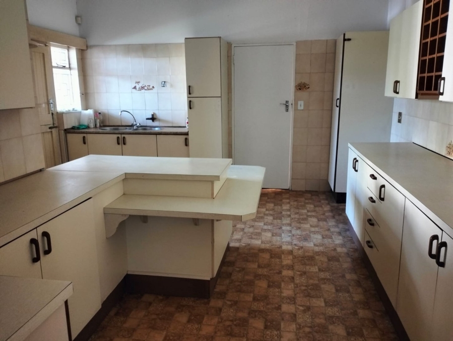 5 Bedroom Property for Sale in Sunnyridge Eastern Cape